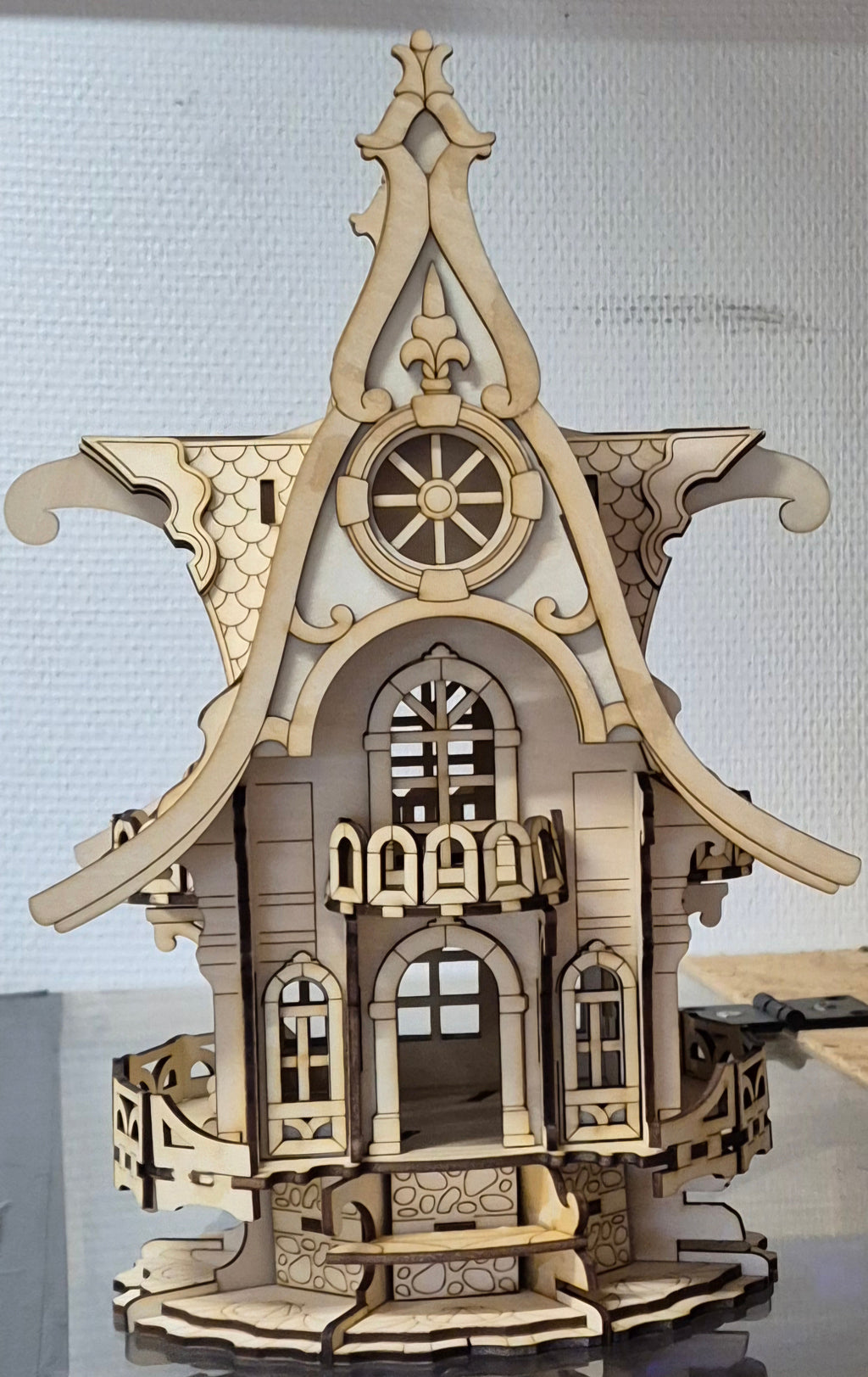 Halloweenhus laserskåret – set fra anden side